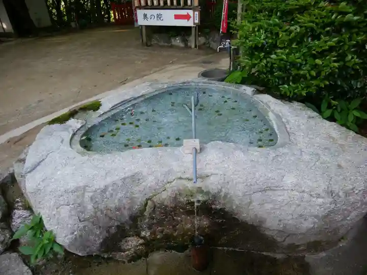 天開稲荷社の手水舎