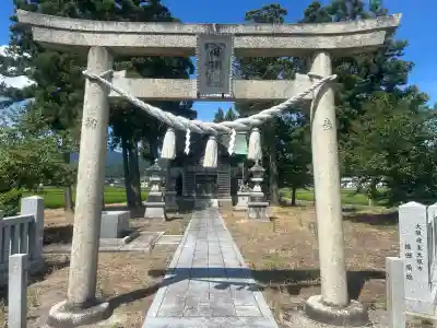 神明宮の{uncategorized: "未分類", other: "その他", undefined: "問題あり", building: "その他建物", grave: "お墓", sacred_gate: "鳥居", guardian: "狛犬", statue: "像", buddha: "仏像", history: "歴史", nature: "自然", garden: "庭園", animal: "動物", pagoda: "塔", temizu: "手水舎", mountain_gate: "山門・神門", sanctuary: "本殿・本堂", subordinate: "末社・摂社", art: "芸術", scenery: "景色", jizo: "地蔵", ema: "絵馬", goshuin: "御朱印", omikuji: "おみくじ", items: "授与品その他", amulet: "お守り", goshuincho: "御朱印帳", eats: "食事", festival: "お祭り", votive_dance: "神楽", shichigosan: "七五三参", wedding: "結婚式", experience: "体験その他", initially: "初詣", around: "周辺", anti_infection: "感染症対策"}