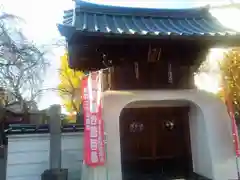 新光寺の山門