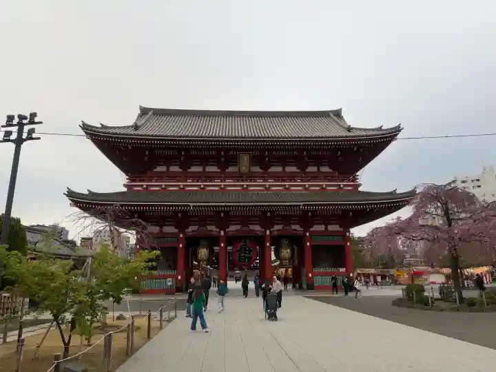 浅草寺の{uncategorized: "未分類", other: "その他", undefined: "問題あり", building: "その他建物", grave: "お墓", sacred_gate: "鳥居", guardian: "狛犬", statue: "像", buddha: "仏像", history: "歴史", nature: "自然", garden: "庭園", animal: "動物", pagoda: "塔", temizu: "手水舎", mountain_gate: "山門・神門", sanctuary: "本殿・本堂", subordinate: "末社・摂社", art: "芸術", scenery: "景色", jizo: "地蔵", ema: "絵馬", goshuin: "御朱印", omikuji: "おみくじ", items: "授与品その他", amulet: "お守り", goshuincho: "御朱印帳", eats: "食事", festival: "お祭り", votive_dance: "神楽", shichigosan: "七五三参", wedding: "結婚式", experience: "体験その他", initially: "初詣", around: "周辺", anti_infection: "感染症対策"}