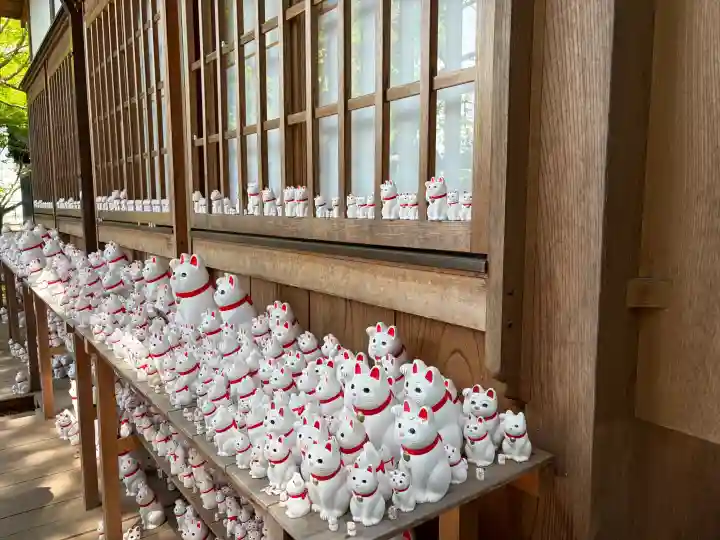 豪徳寺の{uncategorized: "未分類", other: "その他", undefined: "問題あり", building: "その他建物", grave: "お墓", sacred_gate: "鳥居", guardian: "狛犬", statue: "像", buddha: "仏像", history: "歴史", nature: "自然", garden: "庭園", animal: "動物", pagoda: "塔", temizu: "手水舎", mountain_gate: "山門・神門", sanctuary: "本殿・本堂", subordinate: "末社・摂社", art: "芸術", scenery: "景色", jizo: "地蔵", ema: "絵馬", goshuin: "御朱印", omikuji: "おみくじ", items: "授与品その他", amulet: "お守り", goshuincho: "御朱印帳", eats: "食事", festival: "お祭り", votive_dance: "神楽", shichigosan: "七五三参", wedding: "結婚式", experience: "体験その他", initially: "初詣", around: "周辺", anti_infection: "感染症対策"}