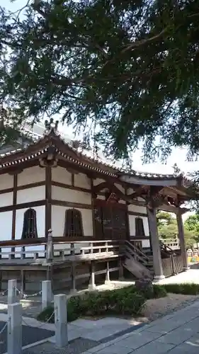 石田寺の本殿