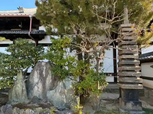 光明院（光明禅院）の{uncategorized: "未分類", other: "その他", undefined: "問題あり", building: "その他建物", grave: "お墓", sacred_gate: "鳥居", guardian: "狛犬", statue: "像", buddha: "仏像", history: "歴史", nature: "自然", garden: "庭園", animal: "動物", pagoda: "塔", temizu: "手水舎", mountain_gate: "山門・神門", sanctuary: "本殿・本堂", subordinate: "末社・摂社", art: "芸術", scenery: "景色", jizo: "地蔵", ema: "絵馬", goshuin: "御朱印", omikuji: "おみくじ", items: "授与品その他", amulet: "お守り", goshuincho: "御朱印帳", eats: "食事", festival: "お祭り", votive_dance: "神楽", shichigosan: "七五三参", wedding: "結婚式", experience: "体験その他", initially: "初詣", around: "周辺", anti_infection: "感染症対策"}