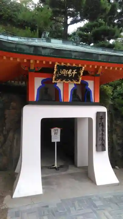 耕三寺の山門・神門