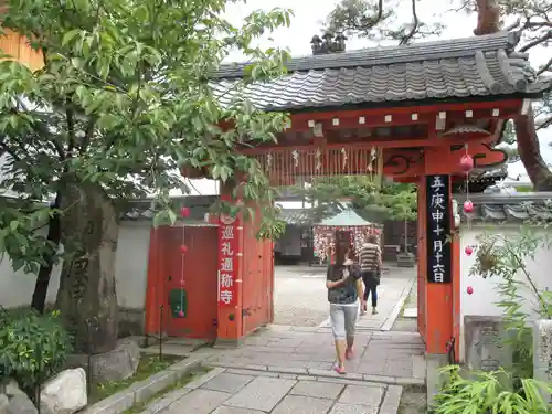 金剛寺（八坂庚申堂）の山門