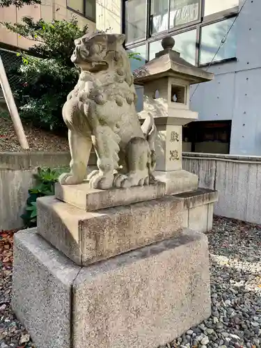 白金氷川神社の狛犬