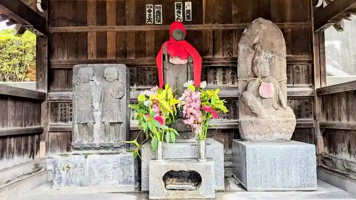 駒込妙義坂子育地蔵尊の地蔵