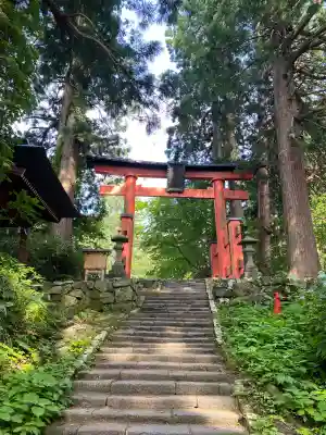 出羽神社(出羽三山神社)~三神合祭殿~の{uncategorized: "未分類", other: "その他", undefined: "問題あり", building: "その他建物", grave: "お墓", sacred_gate: "鳥居", guardian: "狛犬", statue: "像", buddha: "仏像", history: "歴史", nature: "自然", garden: "庭園", animal: "動物", pagoda: "塔", temizu: "手水舎", mountain_gate: "山門・神門", sanctuary: "本殿・本堂", subordinate: "末社・摂社", art: "芸術", scenery: "景色", jizo: "地蔵", ema: "絵馬", goshuin: "御朱印", omikuji: "おみくじ", items: "授与品その他", amulet: "お守り", goshuincho: "御朱印帳", eats: "食事", festival: "お祭り", votive_dance: "神楽", shichigosan: "七五三参", wedding: "結婚式", experience: "体験その他", initially: "初詣", around: "周辺", anti_infection: "感染症対策"}