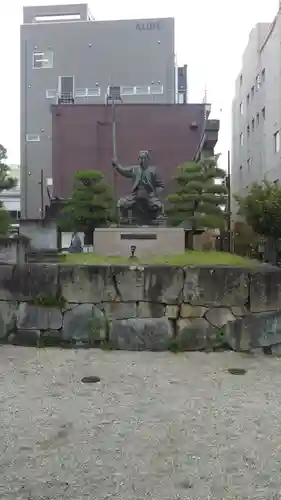 三姉妹神社の像