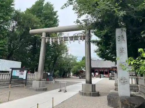 浅草神社の鳥居