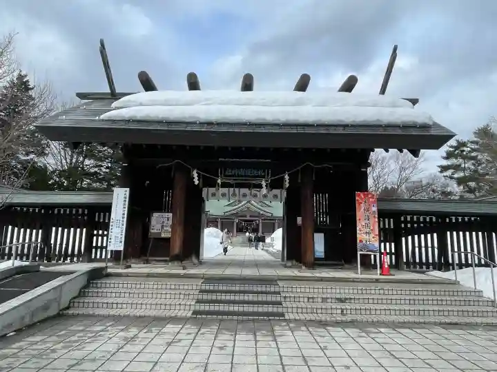 札幌護國神社の{uncategorized: "未分類", other: "その他", undefined: "問題あり", building: "その他建物", grave: "お墓", sacred_gate: "鳥居", guardian: "狛犬", statue: "像", buddha: "仏像", history: "歴史", nature: "自然", garden: "庭園", animal: "動物", pagoda: "塔", temizu: "手水舎", mountain_gate: "山門・神門", sanctuary: "本殿・本堂", subordinate: "末社・摂社", art: "芸術", scenery: "景色", jizo: "地蔵", ema: "絵馬", goshuin: "御朱印", omikuji: "おみくじ", items: "授与品その他", amulet: "お守り", goshuincho: "御朱印帳", eats: "食事", festival: "お祭り", votive_dance: "神楽", shichigosan: "七五三参", wedding: "結婚式", experience: "体験その他", initially: "初詣", around: "周辺", anti_infection: "感染症対策"}