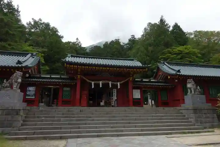 日光二荒山神社中宮祠の山門・神門