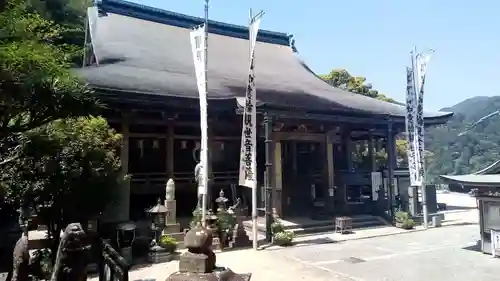 青岸渡寺の本殿・本堂