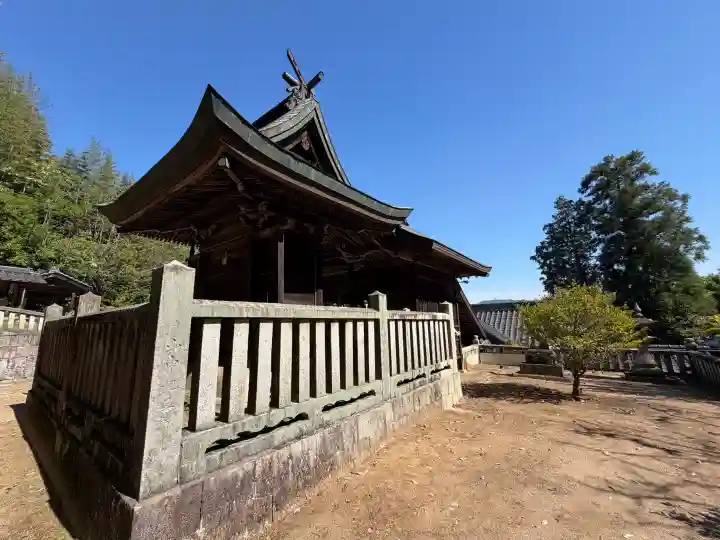 須佐能表神社の{uncategorized: "未分類", other: "その他", undefined: "問題あり", building: "その他建物", grave: "お墓", sacred_gate: "鳥居", guardian: "狛犬", statue: "像", buddha: "仏像", history: "歴史", nature: "自然", garden: "庭園", animal: "動物", pagoda: "塔", temizu: "手水舎", mountain_gate: "山門・神門", sanctuary: "本殿・本堂", subordinate: "末社・摂社", art: "芸術", scenery: "景色", jizo: "地蔵", ema: "絵馬", goshuin: "御朱印", omikuji: "おみくじ", items: "授与品その他", amulet: "お守り", goshuincho: "御朱印帳", eats: "食事", festival: "お祭り", votive_dance: "神楽", shichigosan: "七五三参", wedding: "結婚式", experience: "体験その他", initially: "初詣", around: "周辺", anti_infection: "感染症対策"}
