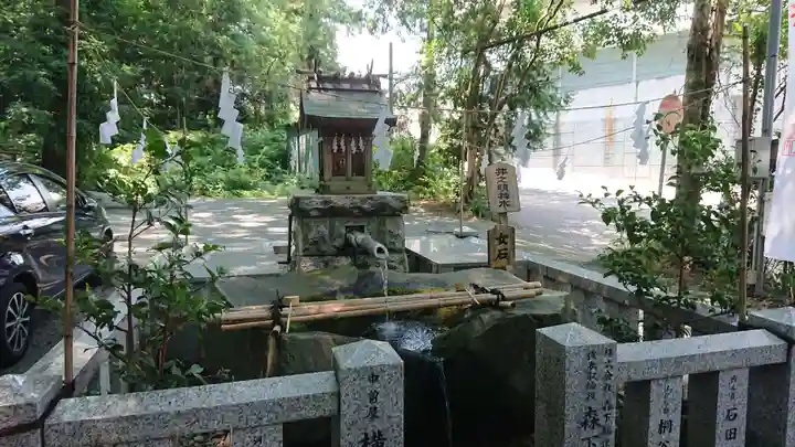 曾屋神社の末社・摂社