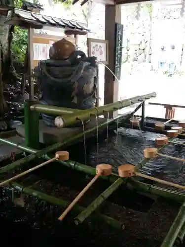 大神神社の手水舎