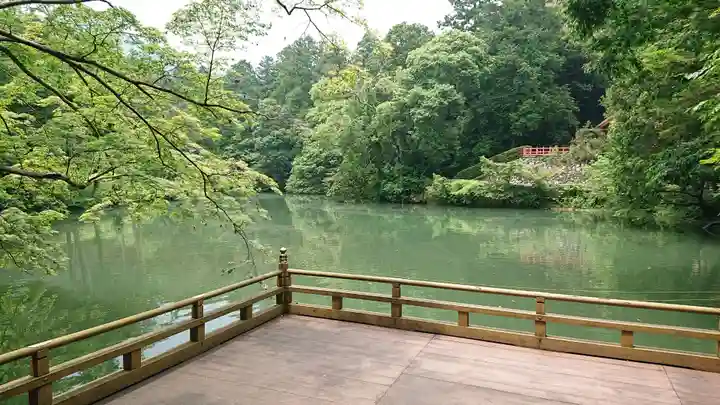 高鴨神社の庭園