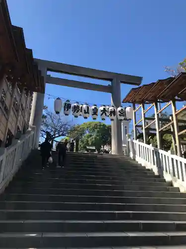 伊勢山皇大神宮の鳥居