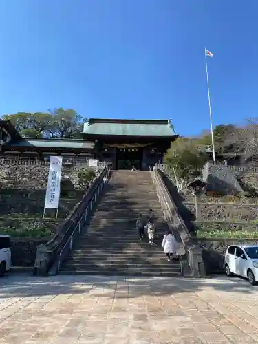 鎮西大社諏訪神社の{uncategorized: "未分類", other: "その他", undefined: "問題あり", building: "その他建物", grave: "お墓", sacred_gate: "鳥居", guardian: "狛犬", statue: "像", buddha: "仏像", history: "歴史", nature: "自然", garden: "庭園", animal: "動物", pagoda: "塔", temizu: "手水舎", mountain_gate: "山門・神門", sanctuary: "本殿・本堂", subordinate: "末社・摂社", art: "芸術", scenery: "景色", jizo: "地蔵", ema: "絵馬", goshuin: "御朱印", omikuji: "おみくじ", items: "授与品その他", amulet: "お守り", goshuincho: "御朱印帳", eats: "食事", festival: "お祭り", votive_dance: "神楽", shichigosan: "七五三参", wedding: "結婚式", experience: "体験その他", initially: "初詣", around: "周辺", anti_infection: "感染症対策"}