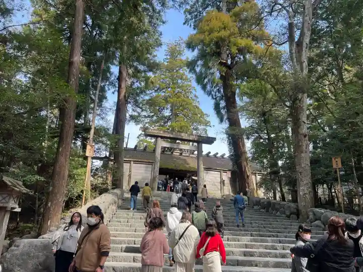 伊勢神宮内宮(皇大神宮)の{uncategorized: "未分類", other: "その他", undefined: "問題あり", building: "その他建物", grave: "お墓", sacred_gate: "鳥居", guardian: "狛犬", statue: "像", buddha: "仏像", history: "歴史", nature: "自然", garden: "庭園", animal: "動物", pagoda: "塔", temizu: "手水舎", mountain_gate: "山門・神門", sanctuary: "本殿・本堂", subordinate: "末社・摂社", art: "芸術", scenery: "景色", jizo: "地蔵", ema: "絵馬", goshuin: "御朱印", omikuji: "おみくじ", items: "授与品その他", amulet: "お守り", goshuincho: "御朱印帳", eats: "食事", festival: "お祭り", votive_dance: "神楽", shichigosan: "七五三参", wedding: "結婚式", experience: "体験その他", initially: "初詣", around: "周辺", anti_infection: "感染症対策"}
