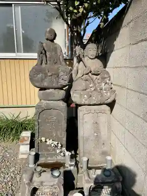 雪峰院の{uncategorized: "未分類", other: "その他", undefined: "問題あり", building: "その他建物", grave: "お墓", sacred_gate: "鳥居", guardian: "狛犬", statue: "像", buddha: "仏像", history: "歴史", nature: "自然", garden: "庭園", animal: "動物", pagoda: "塔", temizu: "手水舎", mountain_gate: "山門・神門", sanctuary: "本殿・本堂", subordinate: "末社・摂社", art: "芸術", scenery: "景色", jizo: "地蔵", ema: "絵馬", goshuin: "御朱印", omikuji: "おみくじ", items: "授与品その他", amulet: "お守り", goshuincho: "御朱印帳", eats: "食事", festival: "お祭り", votive_dance: "神楽", shichigosan: "七五三参", wedding: "結婚式", experience: "体験その他", initially: "初詣", around: "周辺", anti_infection: "感染症対策"}