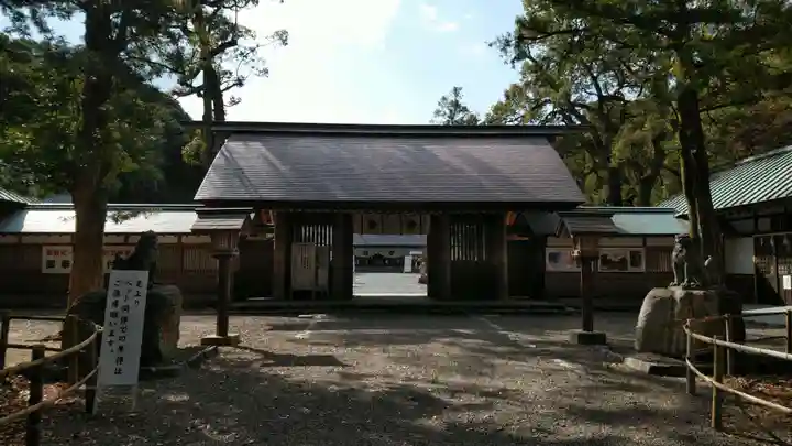 伊曽乃神社の山門・神門