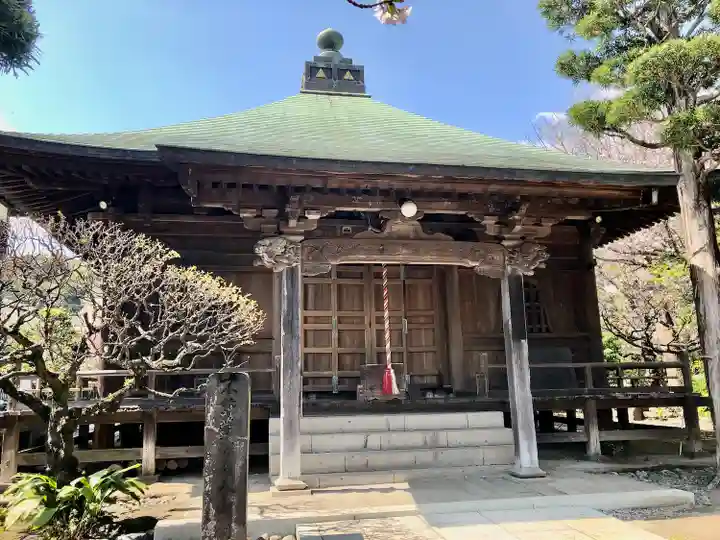 極楽寺(霊鷲山感應院極楽律寺)の本殿・本堂