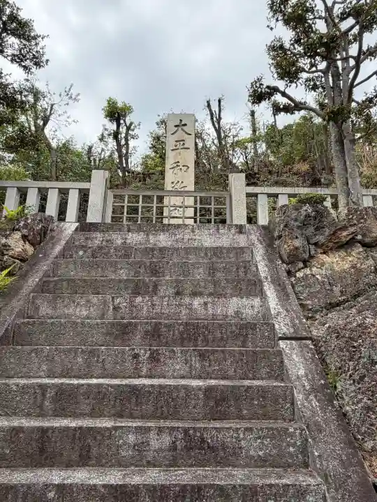 建勲神社の{uncategorized: "未分類", other: "その他", undefined: "問題あり", building: "その他建物", grave: "お墓", sacred_gate: "鳥居", guardian: "狛犬", statue: "像", buddha: "仏像", history: "歴史", nature: "自然", garden: "庭園", animal: "動物", pagoda: "塔", temizu: "手水舎", mountain_gate: "山門・神門", sanctuary: "本殿・本堂", subordinate: "末社・摂社", art: "芸術", scenery: "景色", jizo: "地蔵", ema: "絵馬", goshuin: "御朱印", omikuji: "おみくじ", items: "授与品その他", amulet: "お守り", goshuincho: "御朱印帳", eats: "食事", festival: "お祭り", votive_dance: "神楽", shichigosan: "七五三参", wedding: "結婚式", experience: "体験その他", initially: "初詣", around: "周辺", anti_infection: "感染症対策"}