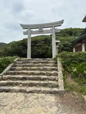 宗像大社沖津宮遥拝所の{uncategorized: "未分類", other: "その他", undefined: "問題あり", building: "その他建物", grave: "お墓", sacred_gate: "鳥居", guardian: "狛犬", statue: "像", buddha: "仏像", history: "歴史", nature: "自然", garden: "庭園", animal: "動物", pagoda: "塔", temizu: "手水舎", mountain_gate: "山門・神門", sanctuary: "本殿・本堂", subordinate: "末社・摂社", art: "芸術", scenery: "景色", jizo: "地蔵", ema: "絵馬", goshuin: "御朱印", omikuji: "おみくじ", items: "授与品その他", amulet: "お守り", goshuincho: "御朱印帳", eats: "食事", festival: "お祭り", votive_dance: "神楽", shichigosan: "七五三参", wedding: "結婚式", experience: "体験その他", initially: "初詣", around: "周辺", anti_infection: "感染症対策"}