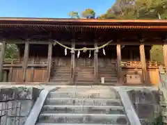 瀧山寺の本殿