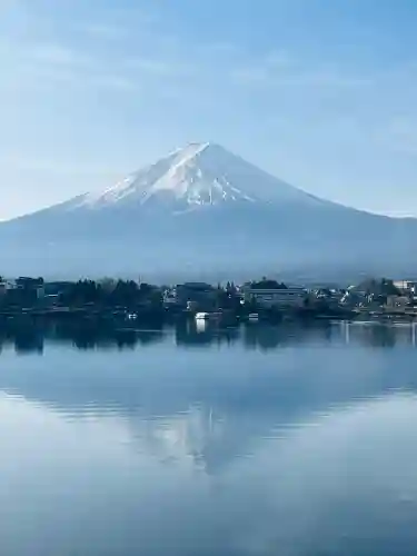 冨士御室浅間神社の{uncategorized: "未分類", other: "その他", undefined: "問題あり", building: "その他建物", grave: "お墓", sacred_gate: "鳥居", guardian: "狛犬", statue: "像", buddha: "仏像", history: "歴史", nature: "自然", garden: "庭園", animal: "動物", pagoda: "塔", temizu: "手水舎", mountain_gate: "山門・神門", sanctuary: "本殿・本堂", subordinate: "末社・摂社", art: "芸術", scenery: "景色", jizo: "地蔵", ema: "絵馬", goshuin: "御朱印", omikuji: "おみくじ", items: "授与品その他", amulet: "お守り", goshuincho: "御朱印帳", eats: "食事", festival: "お祭り", votive_dance: "神楽", shichigosan: "七五三参", wedding: "結婚式", experience: "体験その他", initially: "初詣", around: "周辺", anti_infection: "感染症対策"}