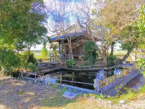 鳴海杻神社の末社