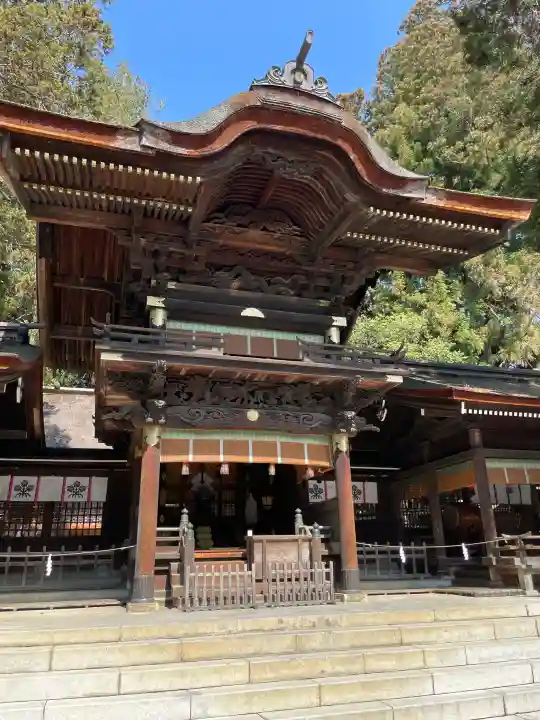 諏訪大社下社秋宮の{uncategorized: "未分類", other: "その他", undefined: "問題あり", building: "その他建物", grave: "お墓", sacred_gate: "鳥居", guardian: "狛犬", statue: "像", buddha: "仏像", history: "歴史", nature: "自然", garden: "庭園", animal: "動物", pagoda: "塔", temizu: "手水舎", mountain_gate: "山門・神門", sanctuary: "本殿・本堂", subordinate: "末社・摂社", art: "芸術", scenery: "景色", jizo: "地蔵", ema: "絵馬", goshuin: "御朱印", omikuji: "おみくじ", items: "授与品その他", amulet: "お守り", goshuincho: "御朱印帳", eats: "食事", festival: "お祭り", votive_dance: "神楽", shichigosan: "七五三参", wedding: "結婚式", experience: "体験その他", initially: "初詣", around: "周辺", anti_infection: "感染症対策"}