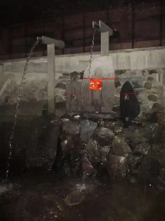 脳天大神龍王院の手水舎