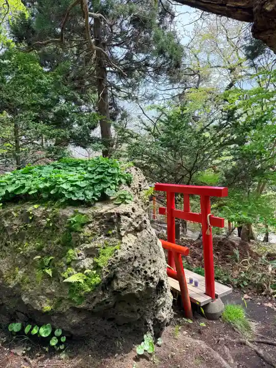正一位石倉稲荷神社の{uncategorized: "未分類", other: "その他", undefined: "問題あり", building: "その他建物", grave: "お墓", sacred_gate: "鳥居", guardian: "狛犬", statue: "像", buddha: "仏像", history: "歴史", nature: "自然", garden: "庭園", animal: "動物", pagoda: "塔", temizu: "手水舎", mountain_gate: "山門・神門", sanctuary: "本殿・本堂", subordinate: "末社・摂社", art: "芸術", scenery: "景色", jizo: "地蔵", ema: "絵馬", goshuin: "御朱印", omikuji: "おみくじ", items: "授与品その他", amulet: "お守り", goshuincho: "御朱印帳", eats: "食事", festival: "お祭り", votive_dance: "神楽", shichigosan: "七五三参", wedding: "結婚式", experience: "体験その他", initially: "初詣", around: "周辺", anti_infection: "感染症対策"}