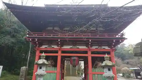 岩舟山高勝寺の山門