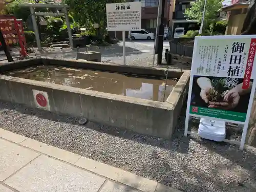 鎮守氷川神社の{uncategorized: "未分類", other: "その他", undefined: "問題あり", building: "その他建物", grave: "お墓", sacred_gate: "鳥居", guardian: "狛犬", statue: "像", buddha: "仏像", history: "歴史", nature: "自然", garden: "庭園", animal: "動物", pagoda: "塔", temizu: "手水舎", mountain_gate: "山門・神門", sanctuary: "本殿・本堂", subordinate: "末社・摂社", art: "芸術", scenery: "景色", jizo: "地蔵", ema: "絵馬", goshuin: "御朱印", omikuji: "おみくじ", items: "授与品その他", amulet: "お守り", goshuincho: "御朱印帳", eats: "食事", festival: "お祭り", votive_dance: "神楽", shichigosan: "七五三参", wedding: "結婚式", experience: "体験その他", initially: "初詣", around: "周辺", anti_infection: "感染症対策"}