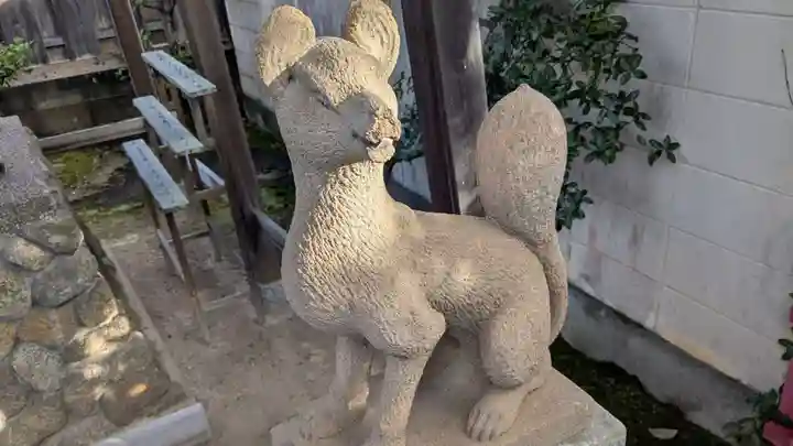 双和郷稲荷大明神の狛犬