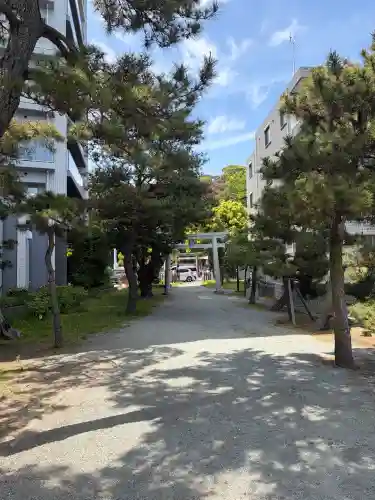 琵琶島神社の{uncategorized: "未分類", other: "その他", undefined: "問題あり", building: "その他建物", grave: "お墓", sacred_gate: "鳥居", guardian: "狛犬", statue: "像", buddha: "仏像", history: "歴史", nature: "自然", garden: "庭園", animal: "動物", pagoda: "塔", temizu: "手水舎", mountain_gate: "山門・神門", sanctuary: "本殿・本堂", subordinate: "末社・摂社", art: "芸術", scenery: "景色", jizo: "地蔵", ema: "絵馬", goshuin: "御朱印", omikuji: "おみくじ", items: "授与品その他", amulet: "お守り", goshuincho: "御朱印帳", eats: "食事", festival: "お祭り", votive_dance: "神楽", shichigosan: "七五三参", wedding: "結婚式", experience: "体験その他", initially: "初詣", around: "周辺", anti_infection: "感染症対策"}