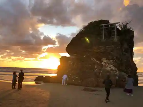 稲佐の浜　弁天島の景色