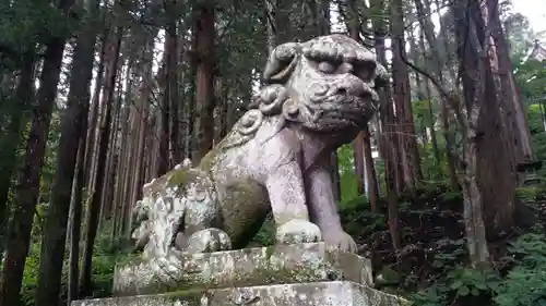 戸隠神社火之御子社の狛犬