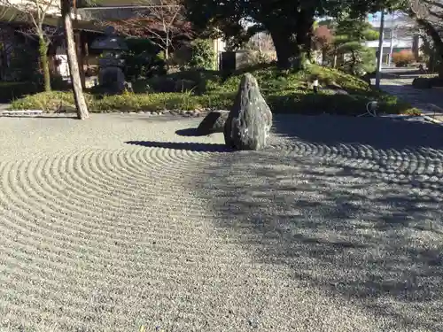 蓮光寺の庭園