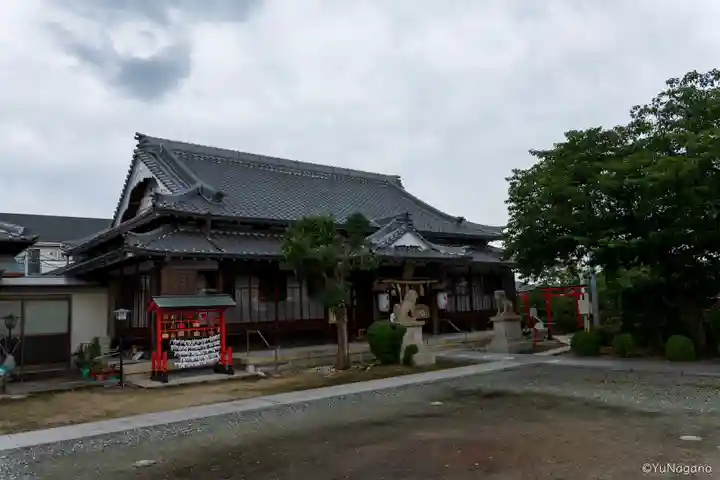 市軸稲荷神社の本殿・本堂