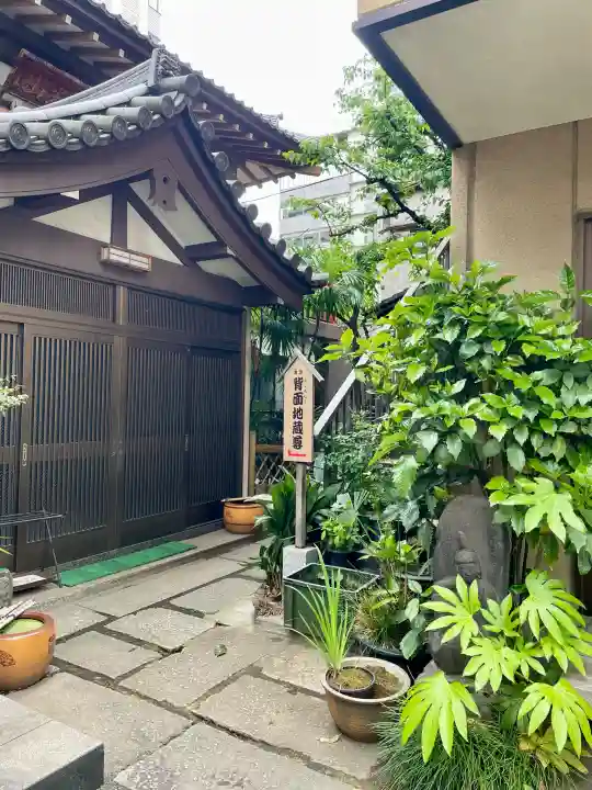 薬王寺の{uncategorized: "未分類", other: "その他", undefined: "問題あり", building: "その他建物", grave: "お墓", sacred_gate: "鳥居", guardian: "狛犬", statue: "像", buddha: "仏像", history: "歴史", nature: "自然", garden: "庭園", animal: "動物", pagoda: "塔", temizu: "手水舎", mountain_gate: "山門・神門", sanctuary: "本殿・本堂", subordinate: "末社・摂社", art: "芸術", scenery: "景色", jizo: "地蔵", ema: "絵馬", goshuin: "御朱印", omikuji: "おみくじ", items: "授与品その他", amulet: "お守り", goshuincho: "御朱印帳", eats: "食事", festival: "お祭り", votive_dance: "神楽", shichigosan: "七五三参", wedding: "結婚式", experience: "体験その他", initially: "初詣", around: "周辺", anti_infection: "感染症対策"}