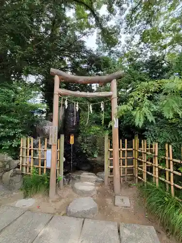 越ヶ谷久伊豆神社の鳥居