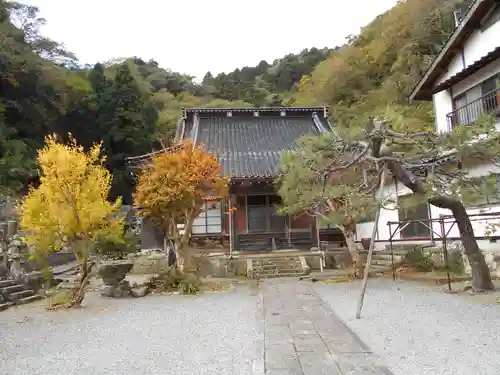 仏谷寺の本殿