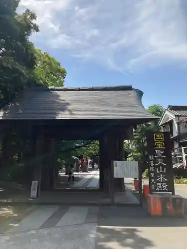 妻沼聖天山歓喜院の山門・神門