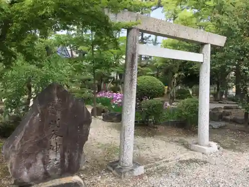 市原稲荷神社の鳥居