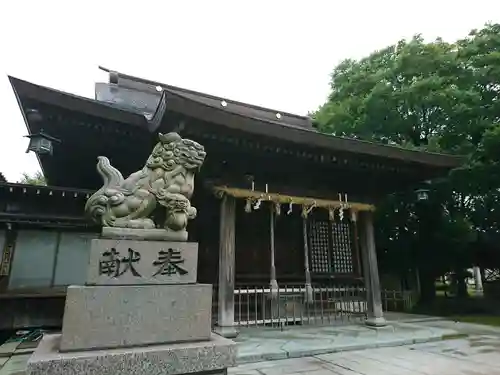 白山神社の本殿