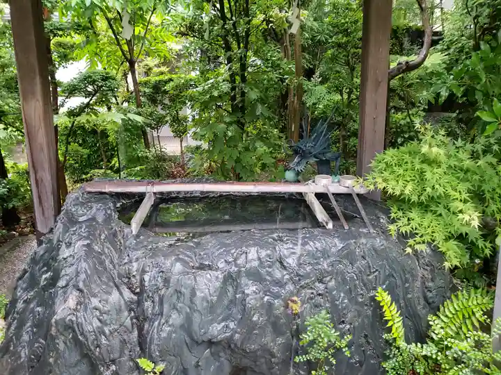 大学院の手水舎